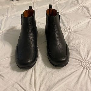 Vionic Lois Bootie Size 10